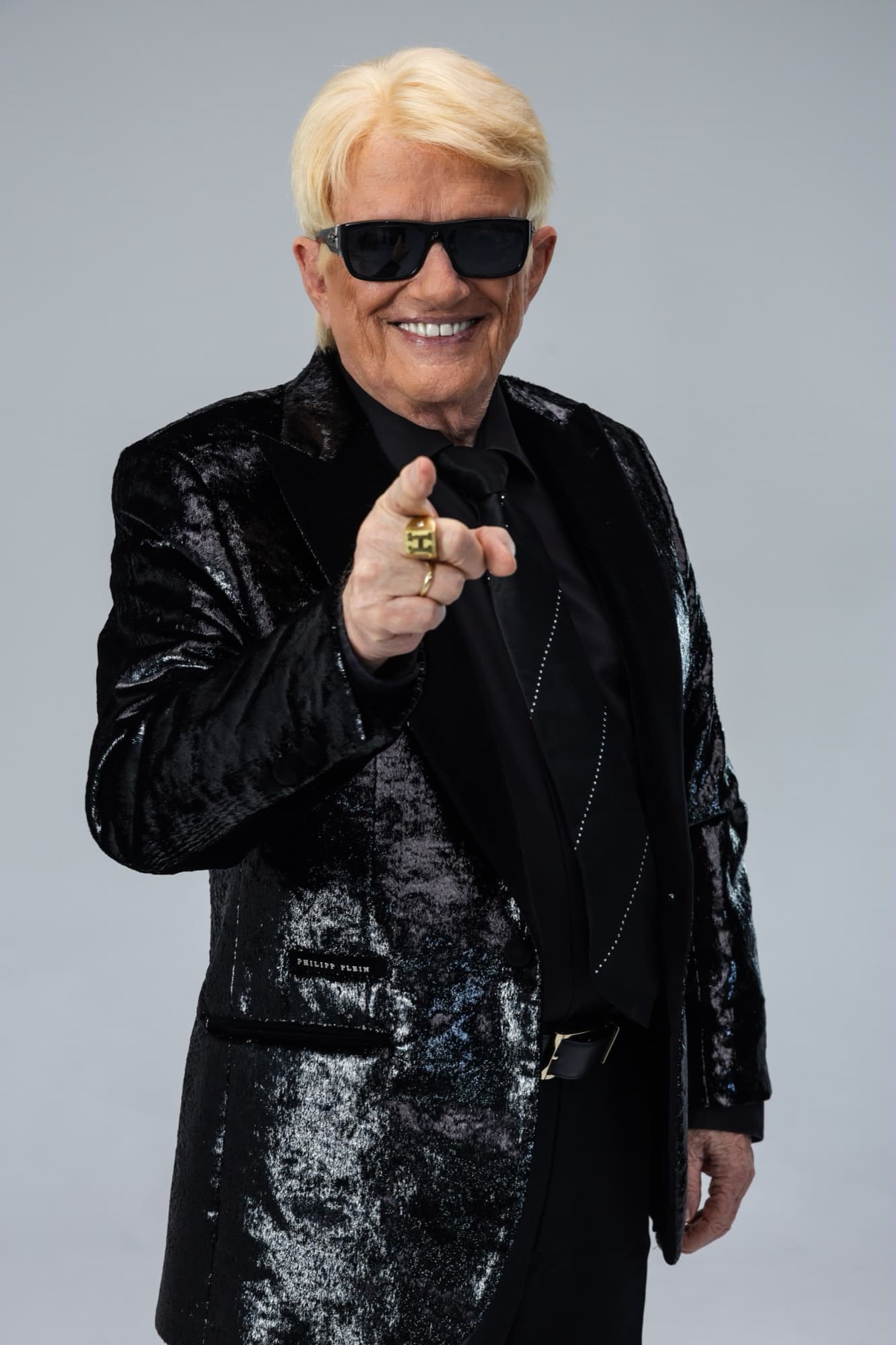 Heino im Glitzer-Sakko — Studiofoto 2026